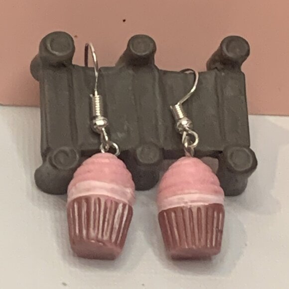 Cupcake Earring, Funny Food Earring, Gift Idea, Baking Earring, Chef Earring - Picture 4 of 5